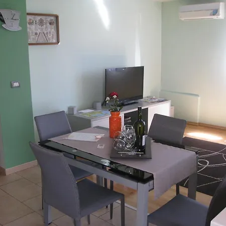 Apartment Dina *