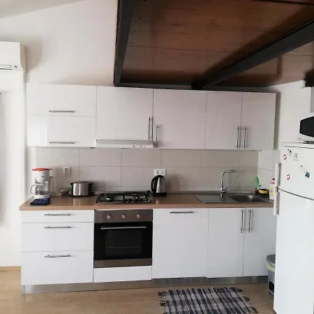 Apartment Dina *