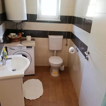Dina Apartman Póla
