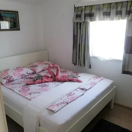 Apartment Dina *