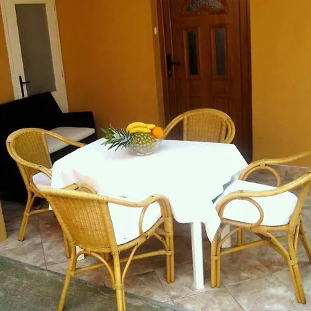 Apartment Dina