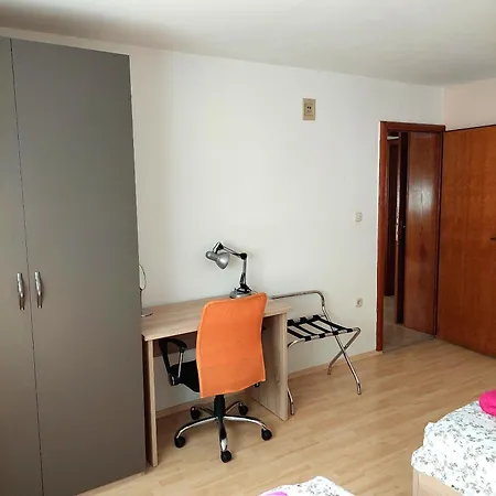 Apartment Dina *