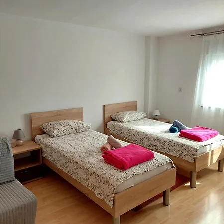 شقة Dina بولا