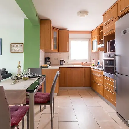 Apartment Dina *