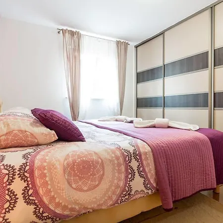 Dina Apartment *
