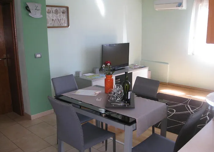 Апартаменты Dina *